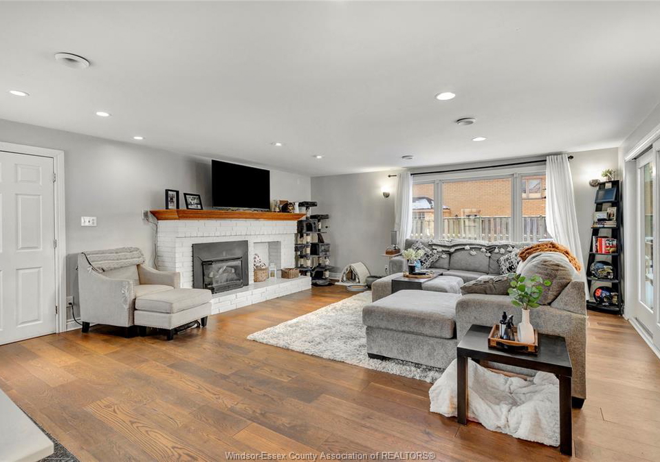 805-roselawn-windsor-ontario-26007377