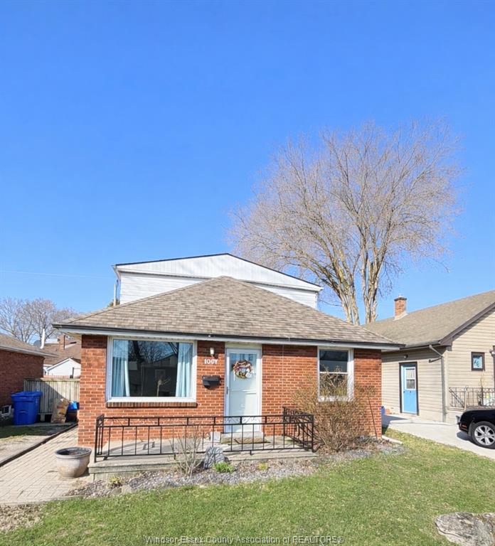 1067-st-louis-windsor-ontario-26007397