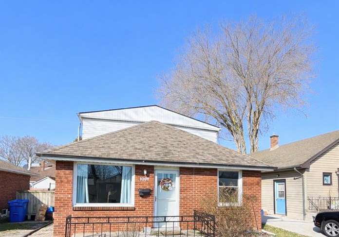 1067-st-louis-windsor-ontario-26007397