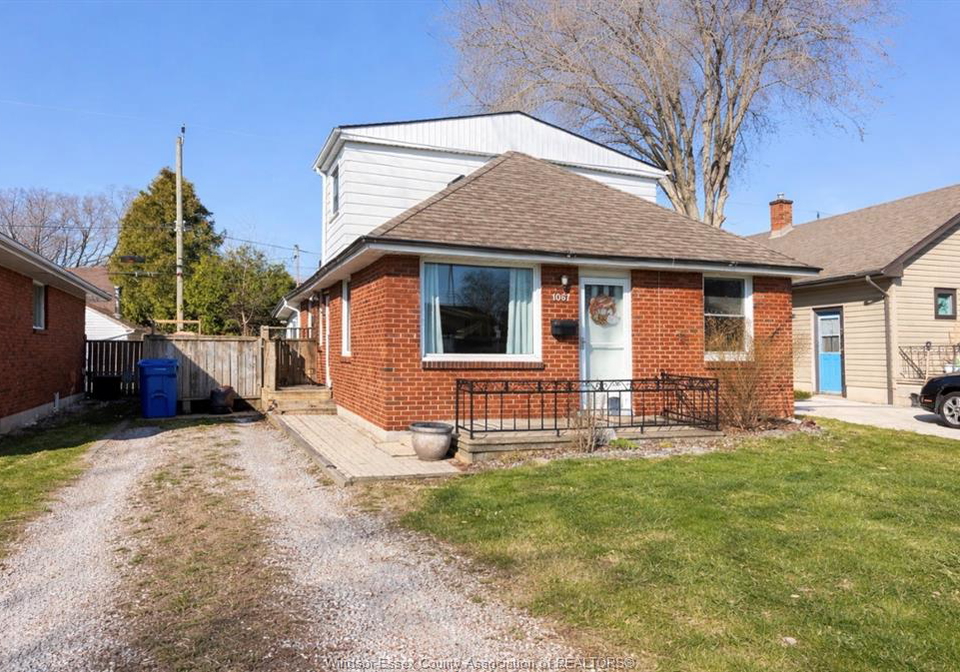 1067-st-louis-windsor-ontario-26007397