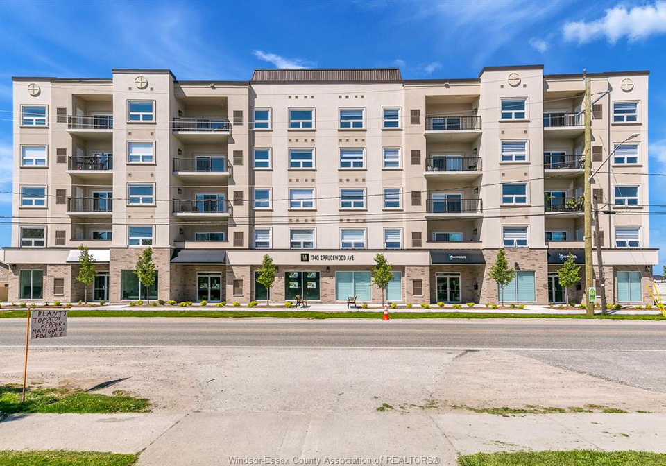 1740-sprucewood-lasalle-ontario-26007407