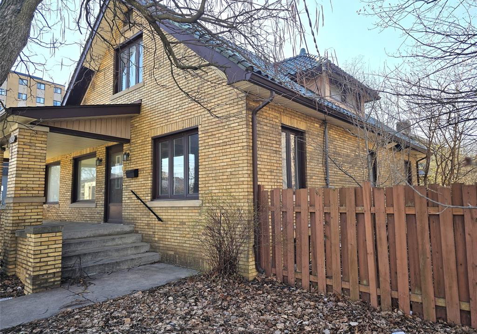 2311-university-avenue-windsor-ontario-26007441