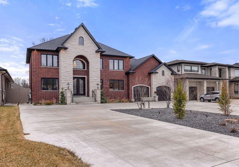 3740-donato-drive-lasalle-ontario-26007470