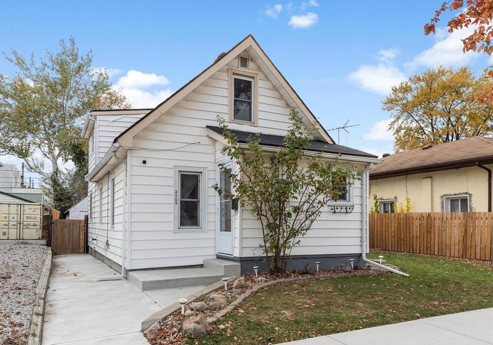 2509-alexis-road-windsor-ontario-26007496