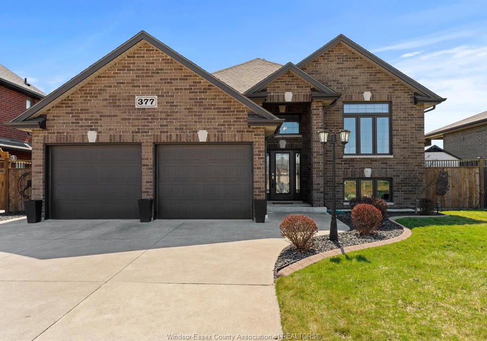 377-piroli-crescent-lakeshore-ontario-26007500