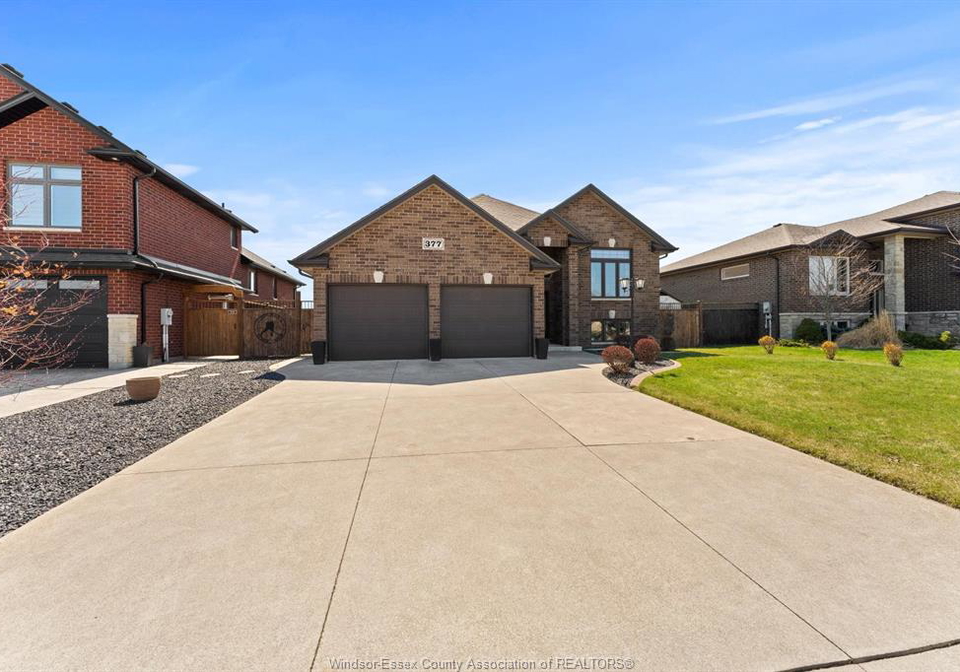 377-piroli-crescent-lakeshore-ontario-26007500