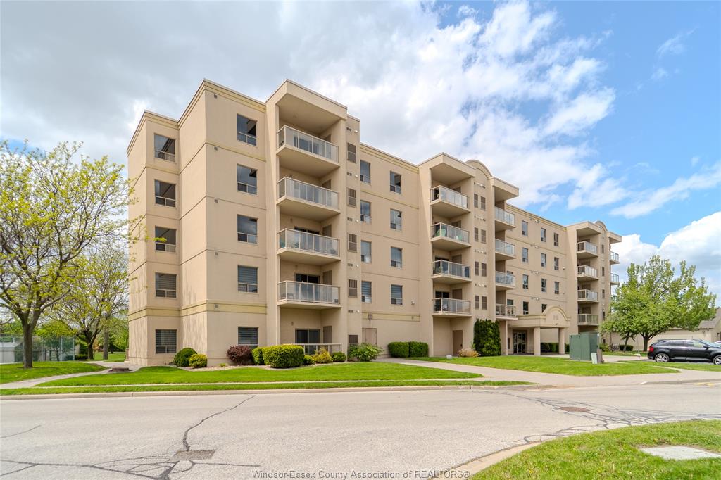 315-village-grove-drive-tecumseh-ontario-26007538