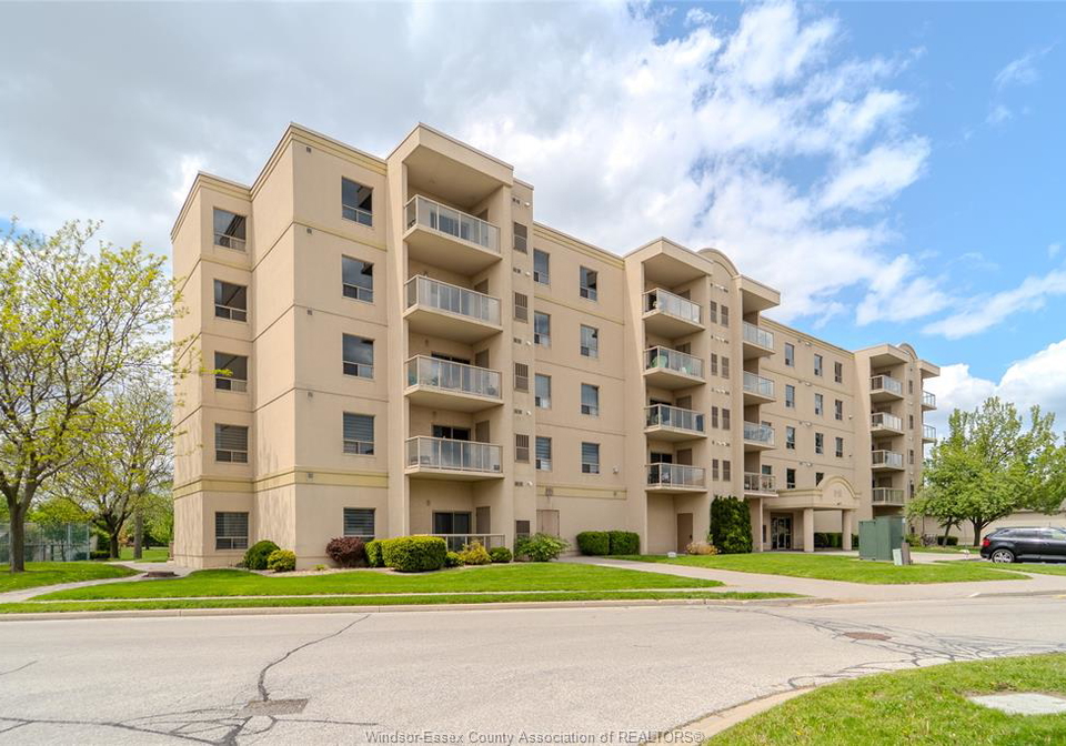 315-village-grove-drive-tecumseh-ontario-26007538