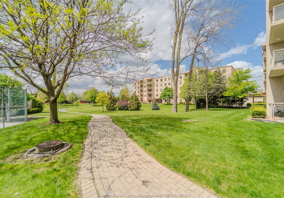 315-village-grove-drive-tecumseh-ontario-26007538