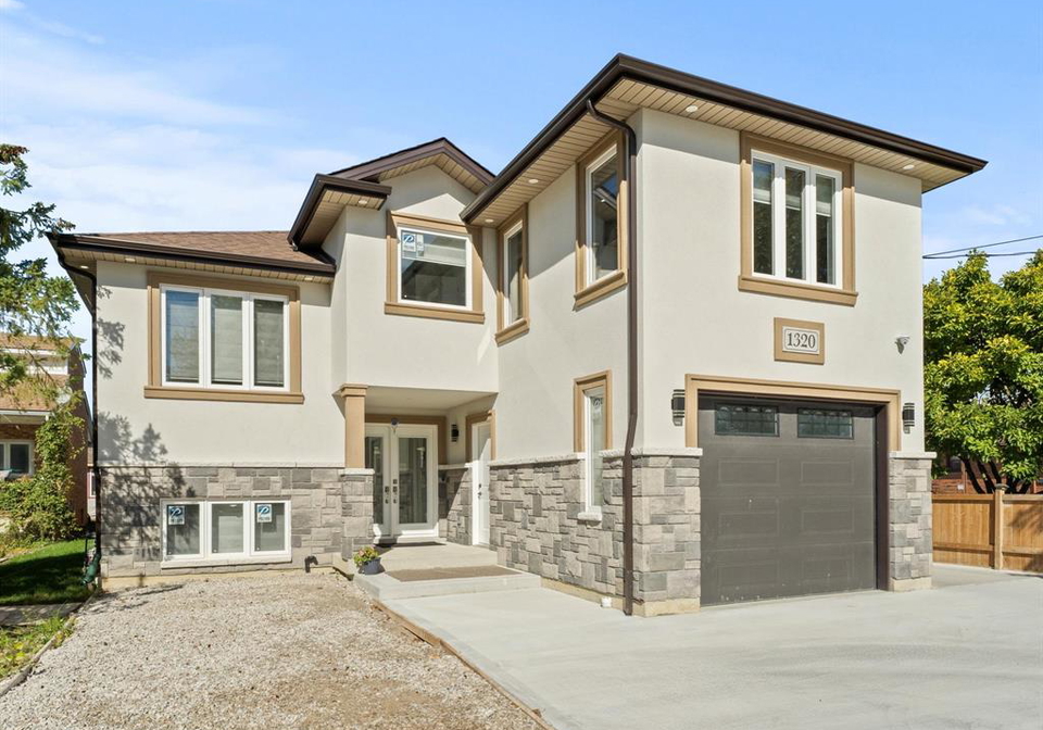 1320-grand-marais-road-east-windsor-ontario-26007549