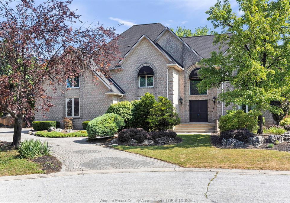 15-fasan-crescent-tecumseh-ontario-26007583