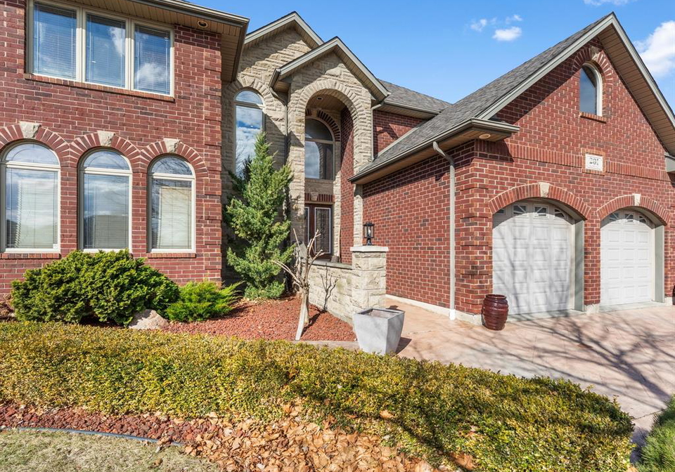 201-ellison-leamington-ontario-26007595