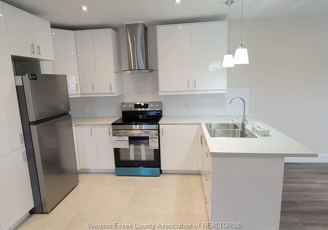 22-robin-crescent-lakeshore-ontario-26007630