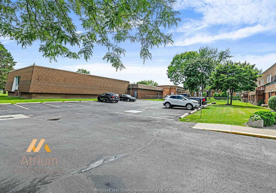 6555-thornberry-crescent-windsor-ontario-26007637