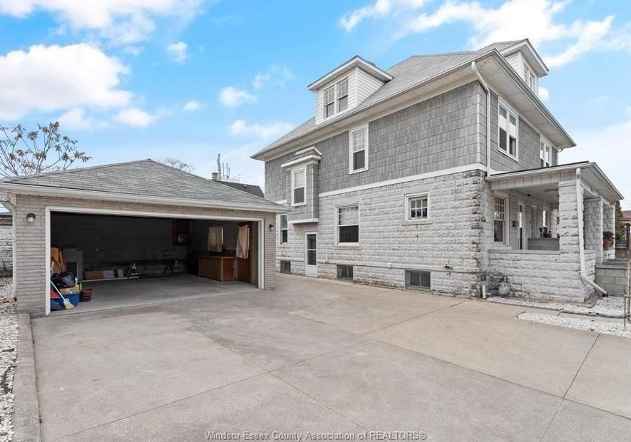 215-pierre-windsor-ontario-26007661