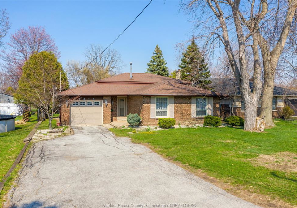 1010-county-road-lakeshore-ontario-26007705