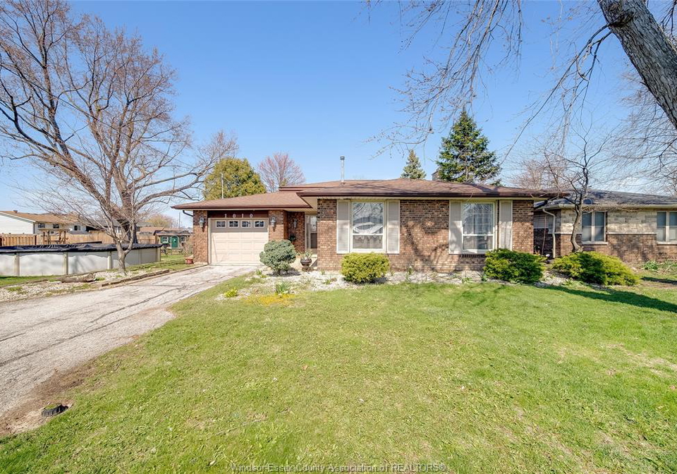 1010-county-road-lakeshore-ontario-26007705
