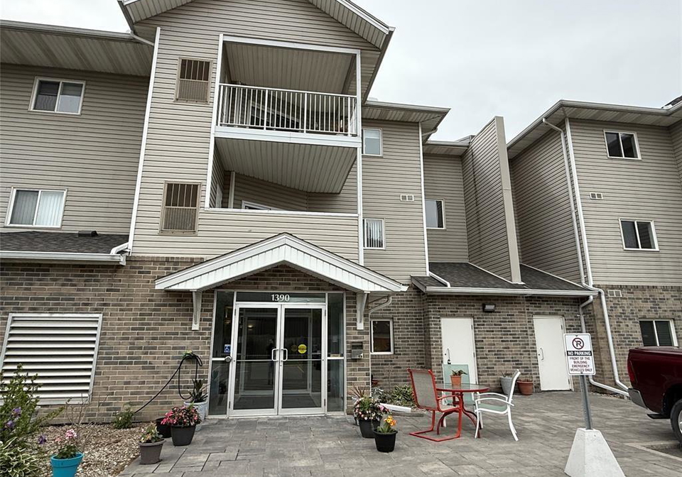 1390-lauzon-road-windsor-ontario-26007720