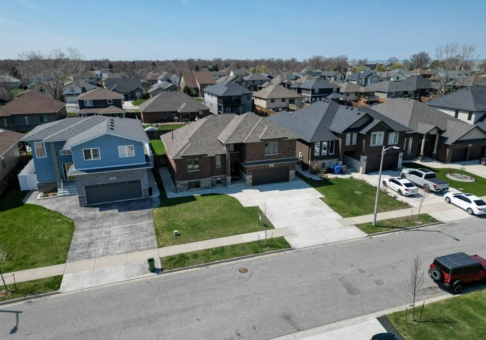 196-spring-street-lakeshore-ontario-26007763