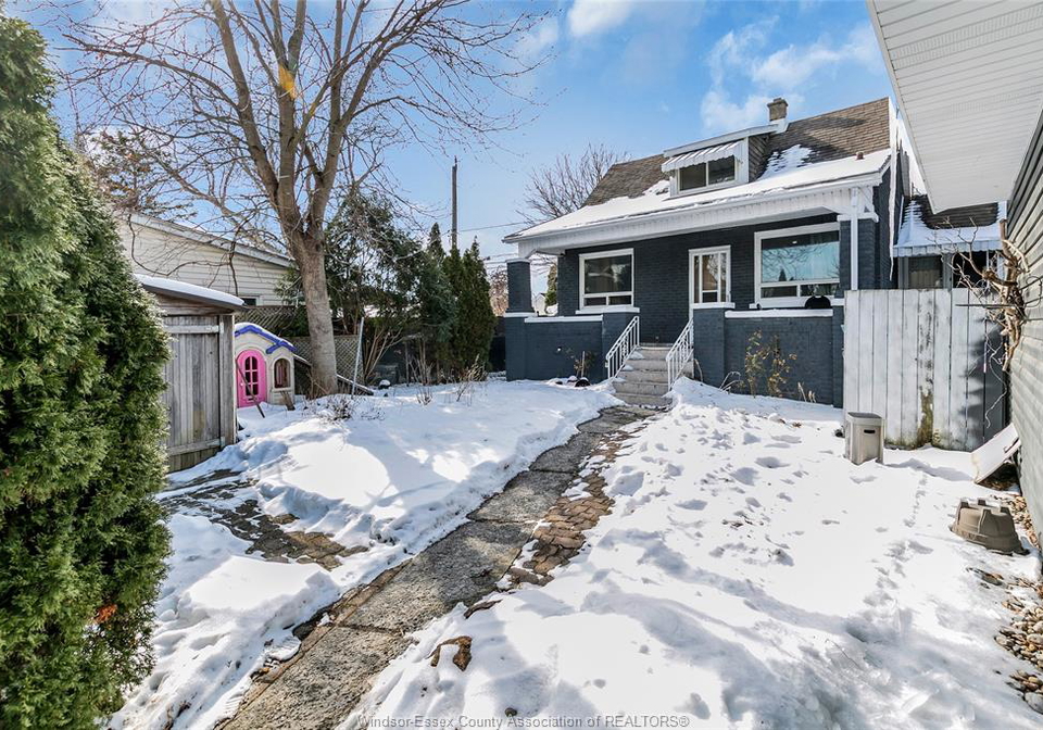 1623-albert-windsor-ontario-26007764