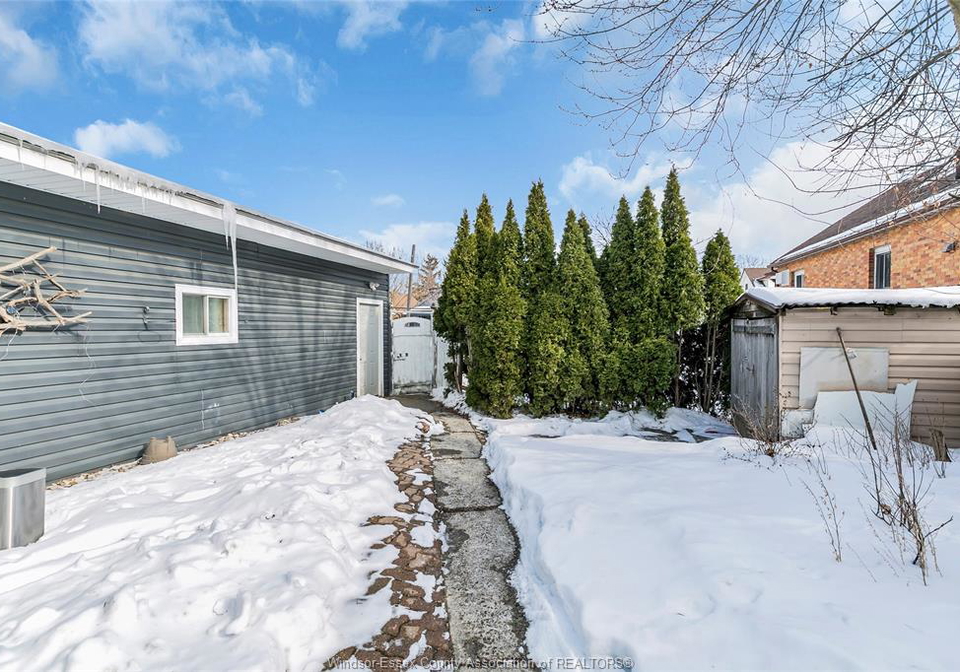 1623-albert-windsor-ontario-26007764