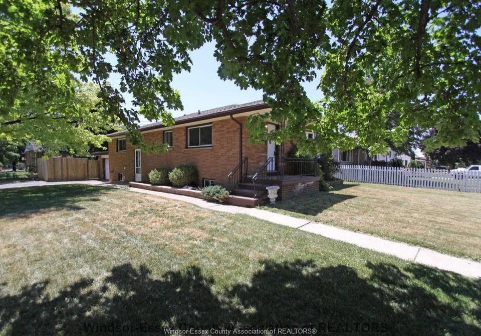 198-superior-lasalle-ontario-26007786