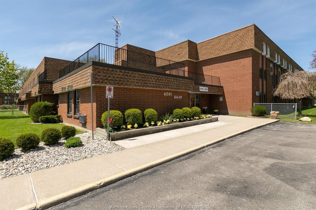 6523-thornberry-windsor-ontario-26007794
