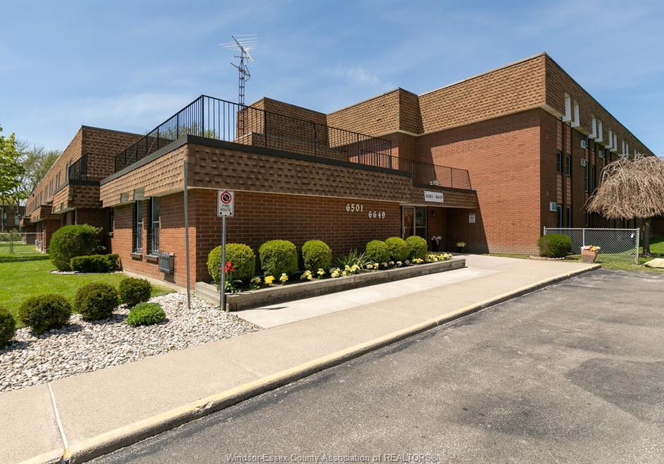 6523-thornberry-windsor-ontario-26007794
