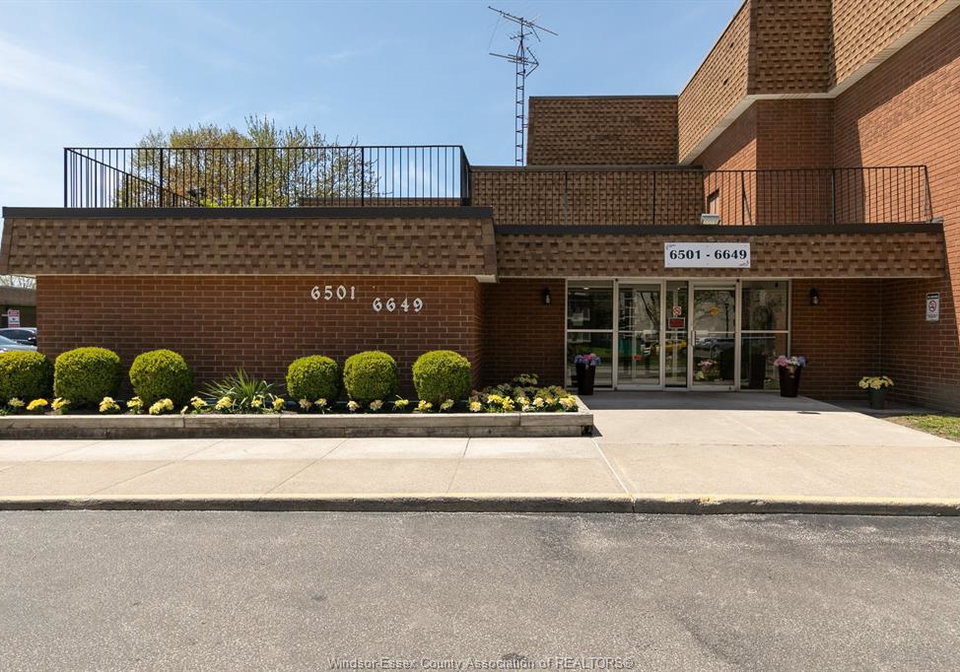 6523-thornberry-windsor-ontario-26007794