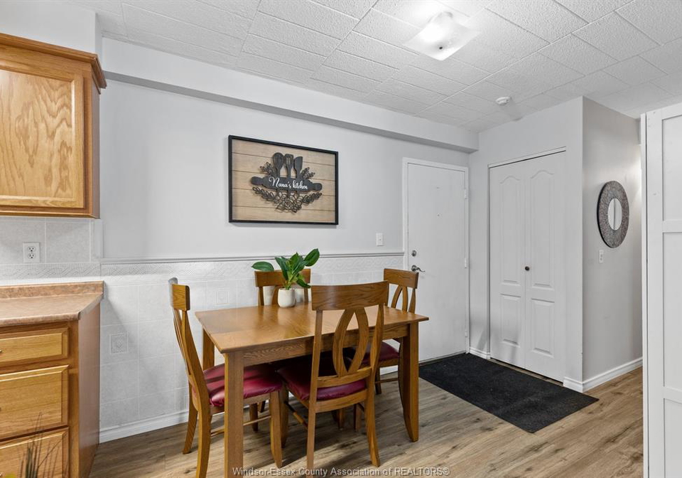 6523-thornberry-windsor-ontario-26007794