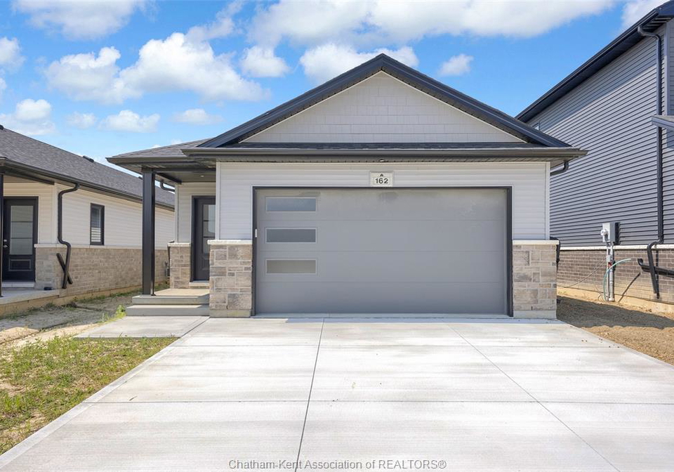 162-ironwood-trail-chatham-ontario-26007813