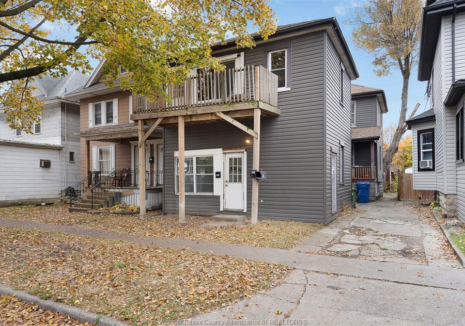 987-lincoln-windsor-ontario-26007870