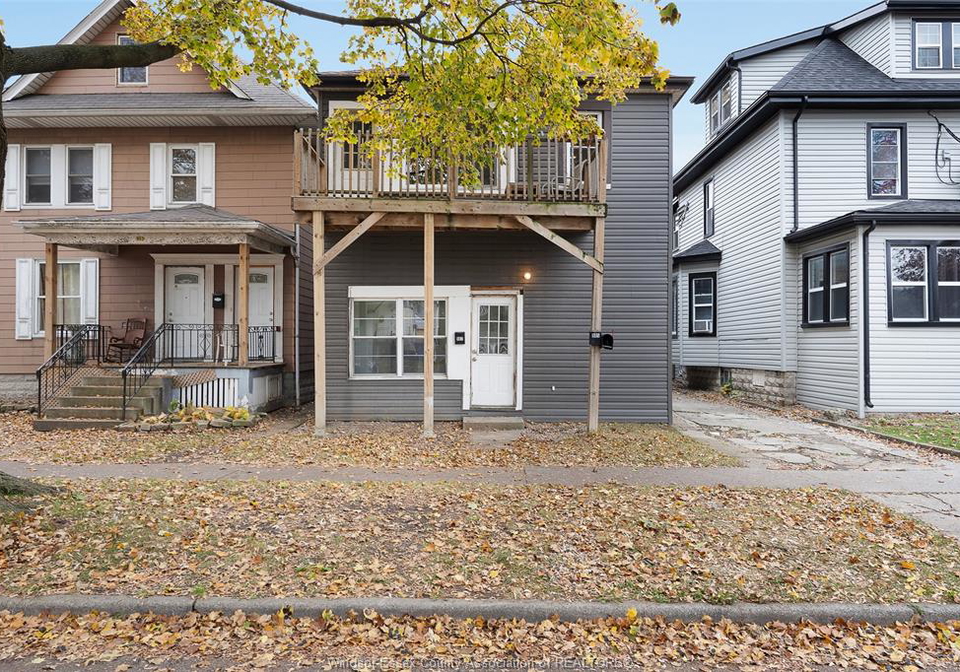 989-lincoln-windsor-ontario-26007871