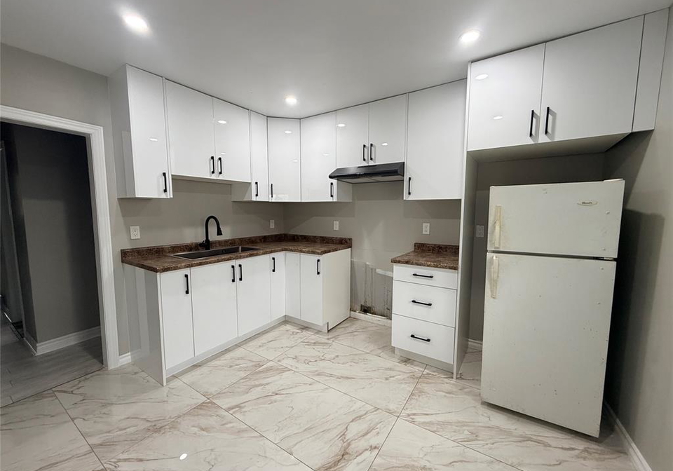 805-bruce-avenue-windsor-ontario-26007905