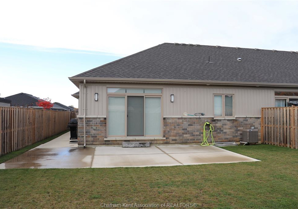 2-delft-court-blenheim-ontario-26007907