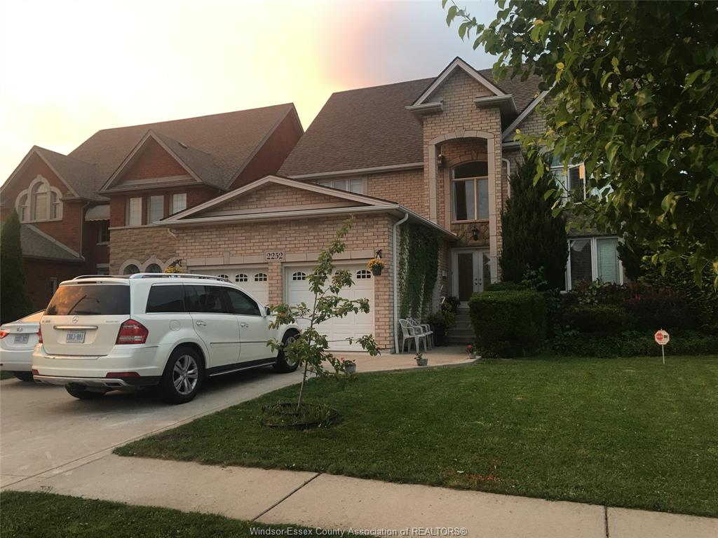 2252-dandurand-avenue-windsor-ontario-26007909