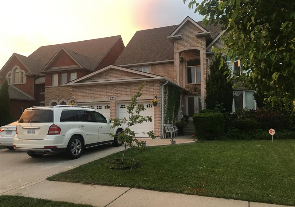 2252-dandurand-avenue-windsor-ontario-26007909