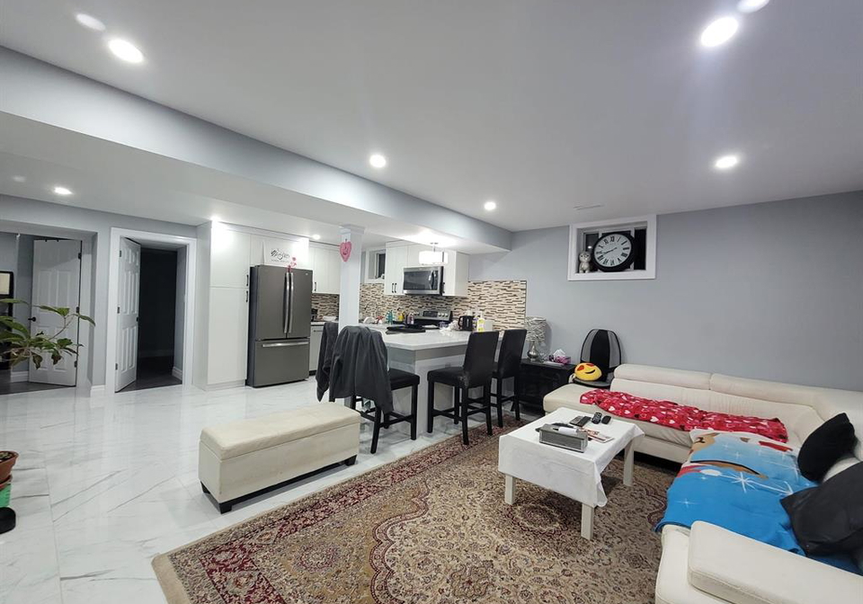2252-dandurand-avenue-windsor-ontario-26007909