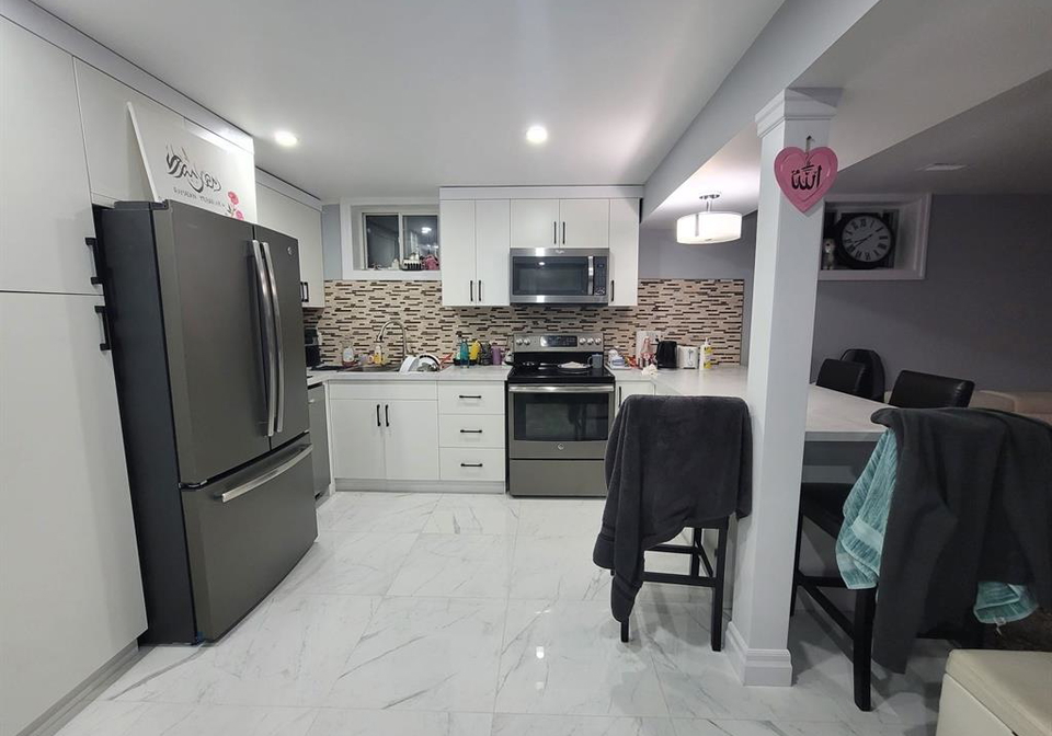2252-dandurand-avenue-windsor-ontario-26007909