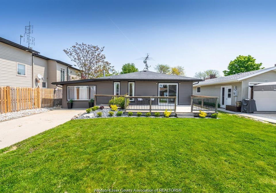 166-stirling-street-lakeshore-ontario-26007960