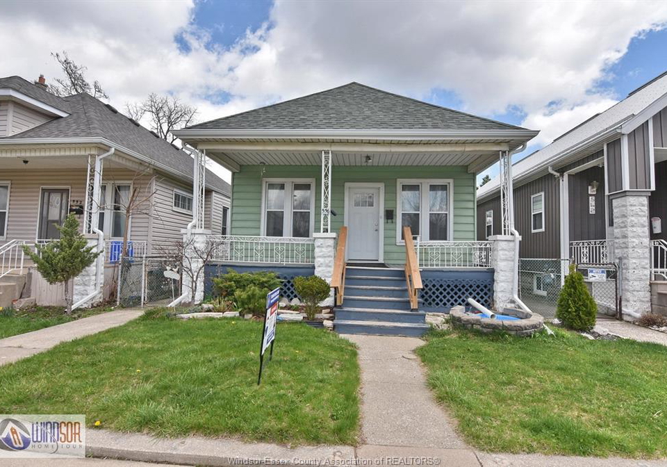 558-elm-windsor-ontario-26007977