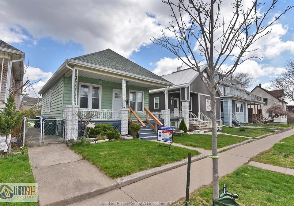 558-elm-windsor-ontario-26007977