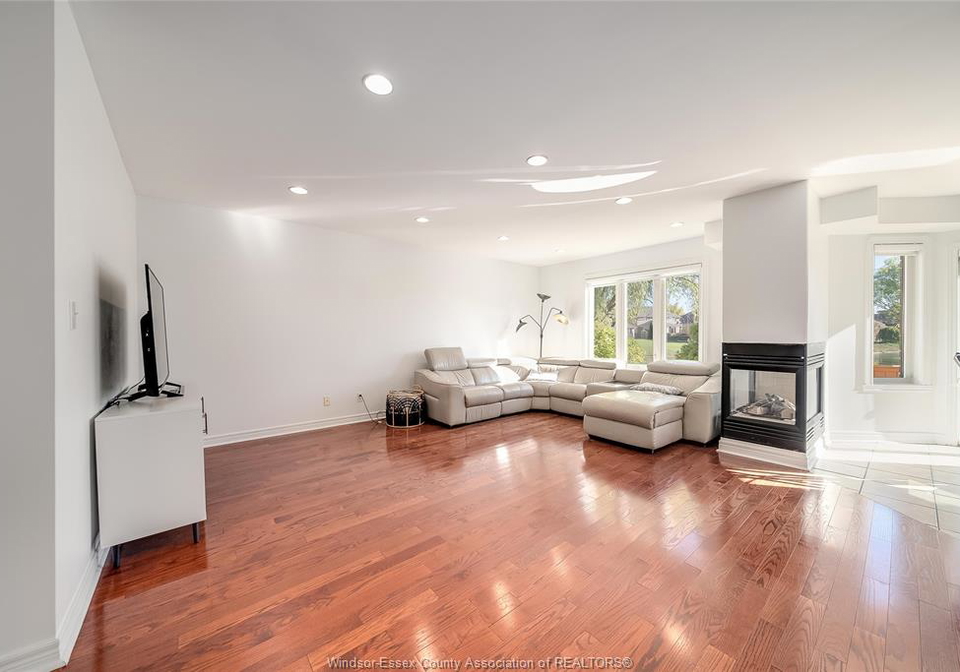 5023-southwood-lakes-boulevard-windsor-ontario-26007985