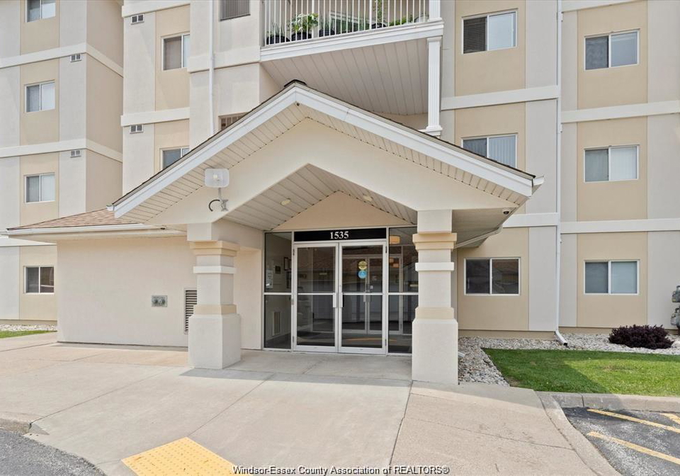 1535-grand-marais-road-windsor-ontario-26007993