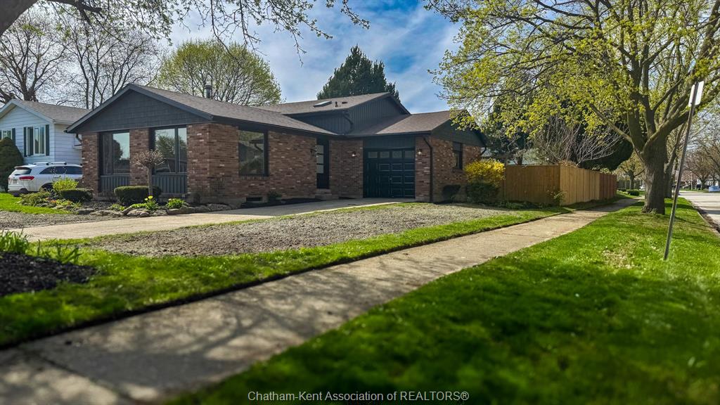 3-academy-crescent-chatham-ontario-26008039