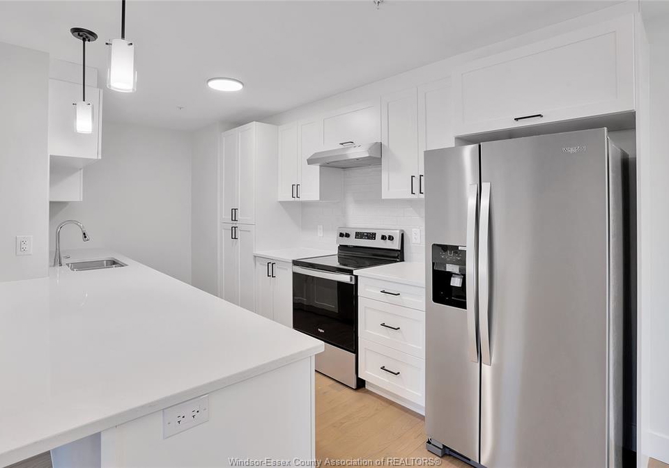 2550-sandwich-west-parkway-lasalle-ontario-26008053