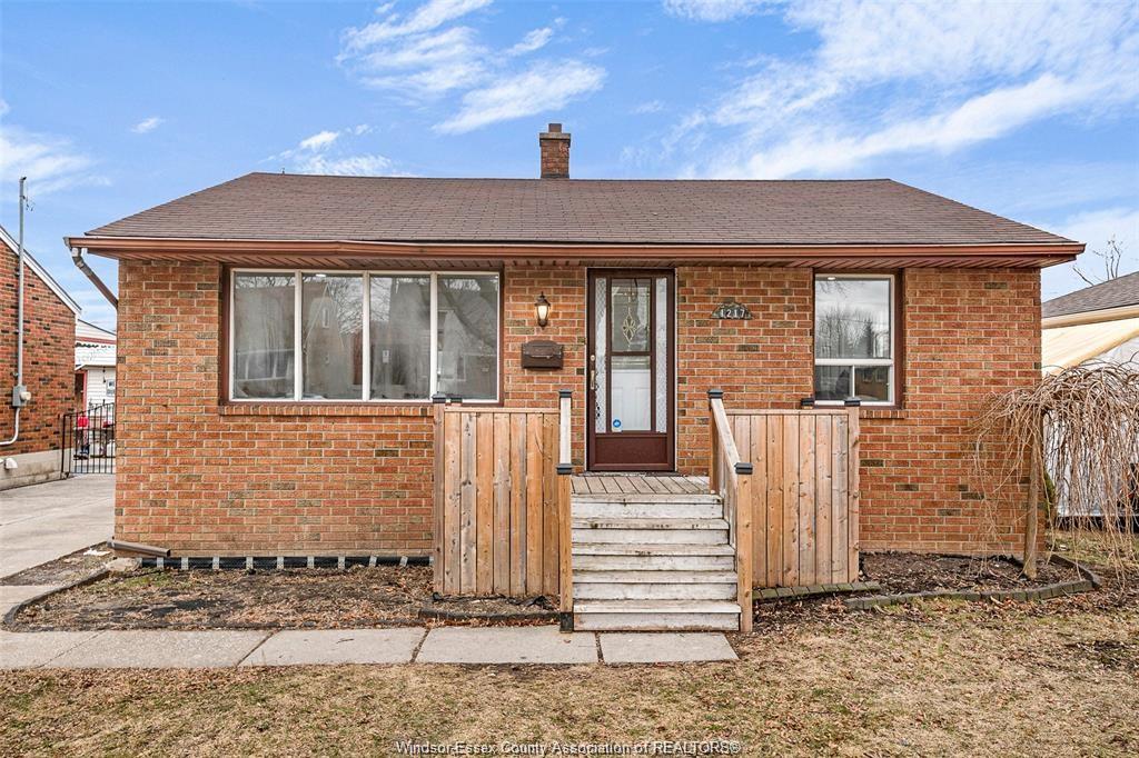1217-harrison-windsor-ontario-26008062