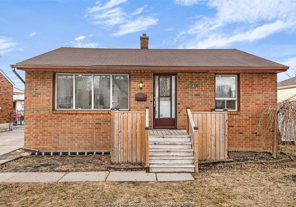 1217-harrison-windsor-ontario-26008062