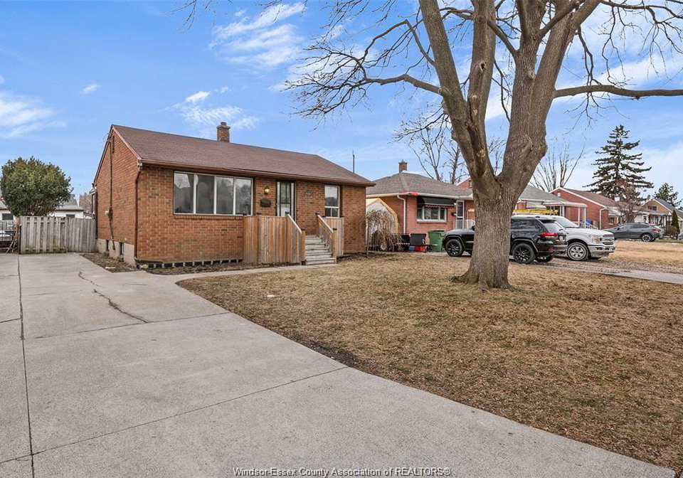 1217-harrison-windsor-ontario-26008062
