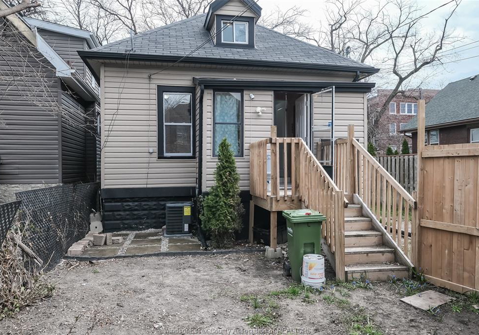 1585-pelissier-windsor-ontario-26008077